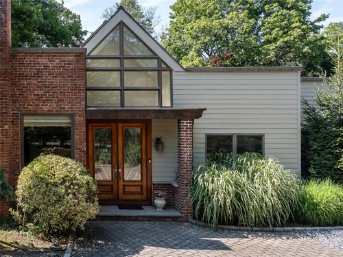 3 West Dr, Plandome, NY, 11030-1428 | Card Image