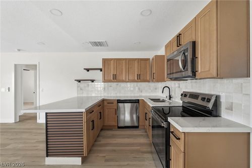 141 N 19th St, Las Vegas, NV, 89101-4402 | Card Image