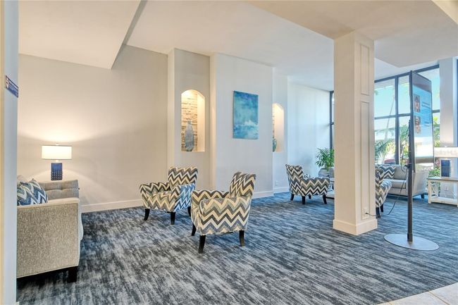 Lobby seating | Image 35