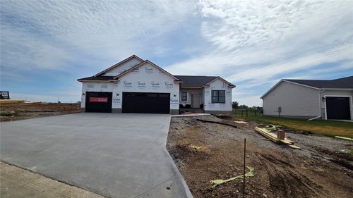 841 Longbow Ct, Marion, IA, 52302-3353 | Card Image