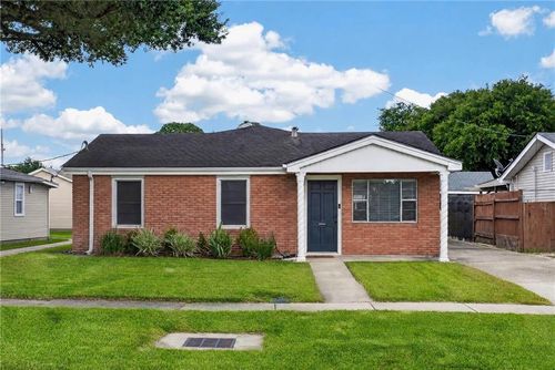 57 Mason St, Gretna, LA, 70053-7026 | Card Image