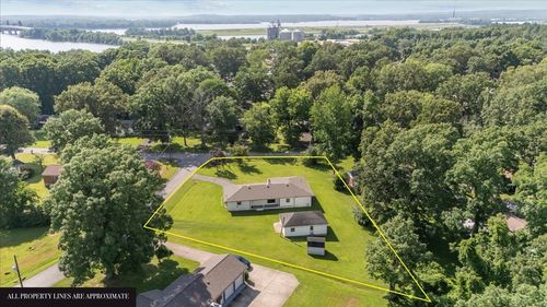 215 Sunset Dr, New Johnsonville, TN, 37134-9696 | Card Image