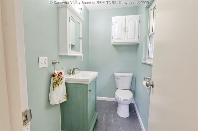 415 Midway Rd, House other with 3 bedrooms, 2 bathrooms and null parking in Alum Creek WV | Image 10