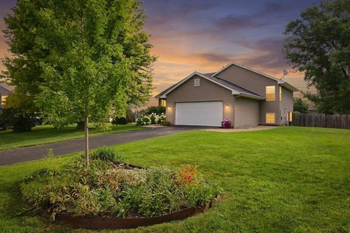 809 Morningside Pl, Belle Plaine, MN, 56011-2289 | Card Image