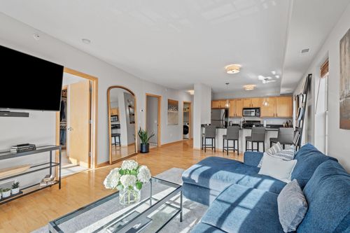 apt-202-750 Mainstreet, Hopkins, MN, 55343-7725 | Card Image