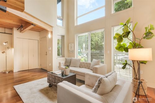 130-530 Broadway E, Seattle, WA, 98102-5098 | Card Image
