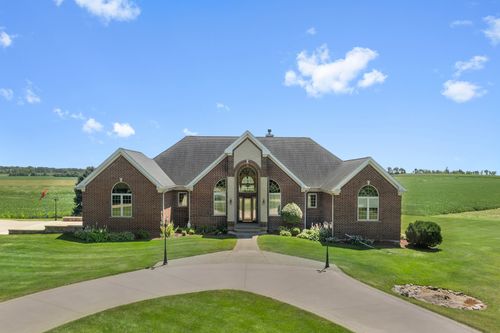 N880 Salt Box Rd, Sharon, WI, 53585-9752 | Card Image