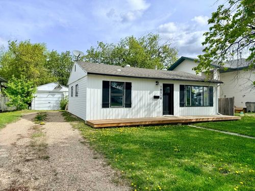 10518 102 Ave, Grande Prairie, AB, T8V1A4 | Card Image