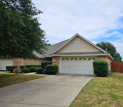 421 Sheri Ln, Hurst, TX, 76053-5049 | Card Image