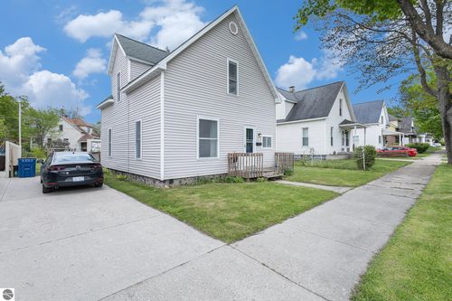 832 Wallace St, Cadillac, MI, 49601-1456 | Card Image