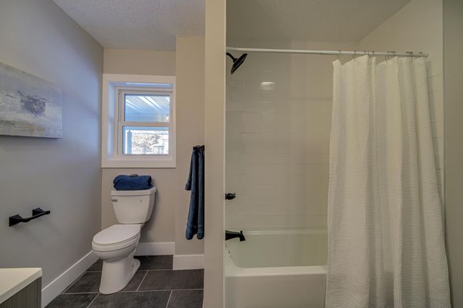 Bathroom-Main-Floor.jpg | Image 15