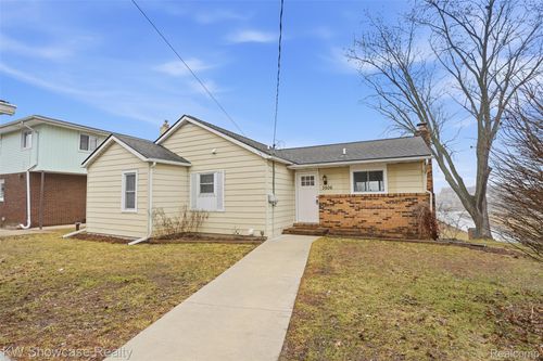 3506 Moberly Dr, Commerce Township, MI, 48382-1936 | Card Image