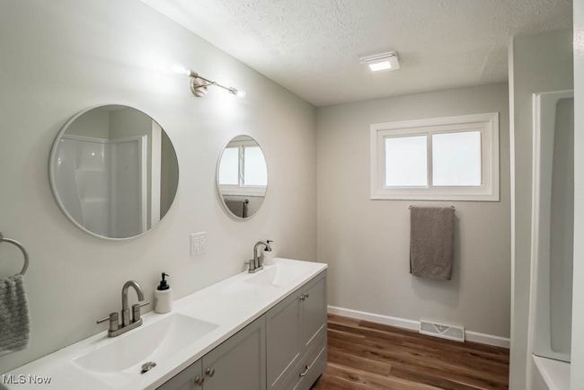 Full Bath | Image 14