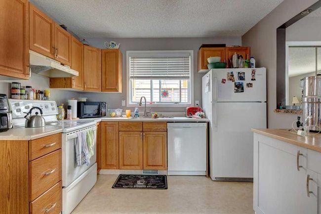 127 Millcrest Way Sw, Home with 4 bedrooms, 2 bathrooms and 2 parking in Calgary AB | Image 7
