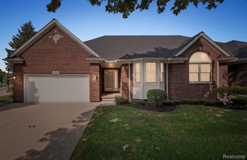 44205 Nova Dr, Sterling Heights, MI, 48314-3170 | Card Image