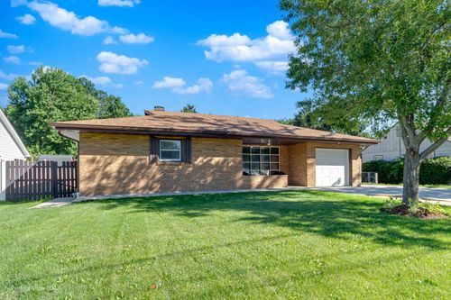 425 Douglas St, Oswego, IL, 60543-9083 | Card Image