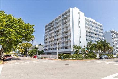 205-1045 10th St, Miami Beach, FL, 33139 | Card Image
