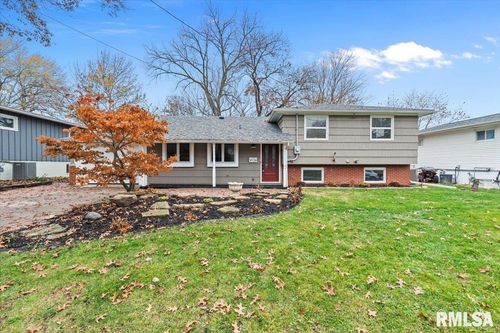 1520 Parklane Dr, Bettendorf, IA, 52722-3641 | Card Image