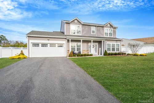 7 Pondview Cir, Shirley, NY, 11967-3630 | Card Image