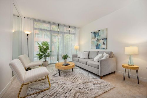327-425 W Beech St, San Diego, CA, 92101-8440 | Card Image