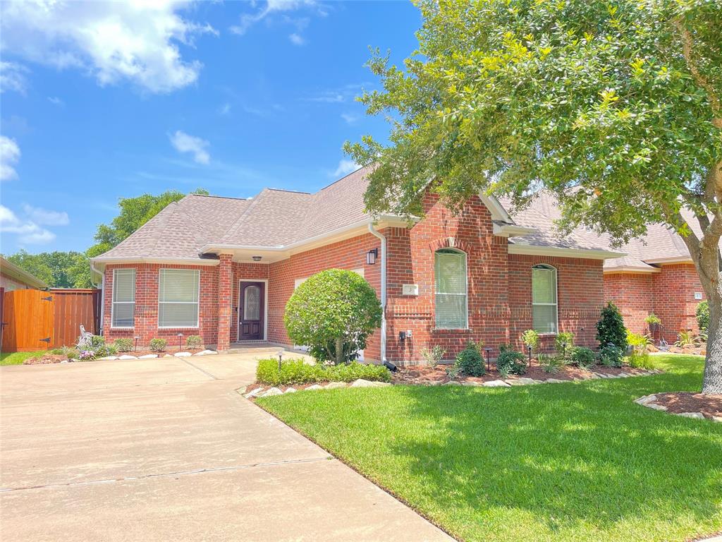 Red Oak Ct, Lake Jackson, TX 77566