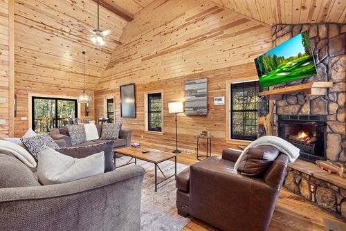 32 Fireside Ln, Broken Bow, OK, 74728-5169 | Card Image