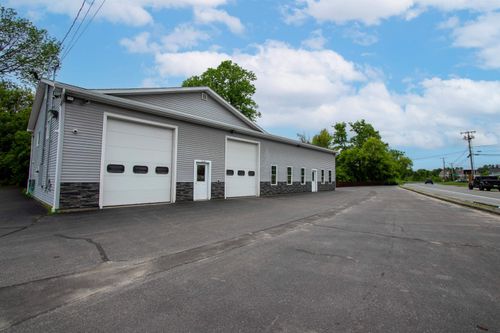 1049 Memorial Dr, St. Johnsbury, VT, 05819-9041 | Card Image
