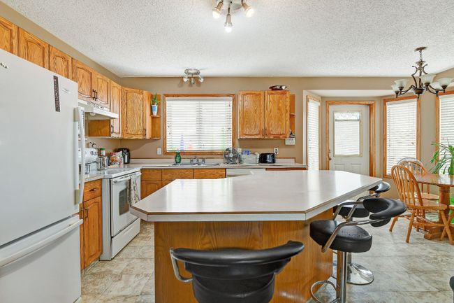 8922 104 Avenue, Home with 5 bedrooms, 3 bathrooms and 4 parking in Grande Prairie AB | Image 7