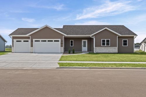 1222 Leo Dr, Holmen, WI, 54636-6410 | Card Image
