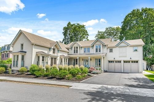 4 Norwood St, Winchester, MA, 01890-2625 | Card Image