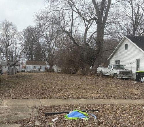 1329 N Walnut Grove Ave, Decatur, IL, 62526-3853 | Card Image