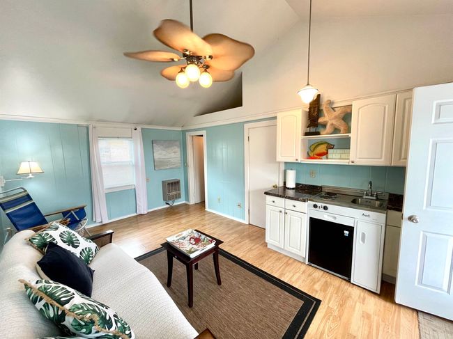 UNIT-3 - 522 Ocean Blvd, Condo with 1 bedrooms, 1 bathrooms and null parking in Hampton NH | Image 4