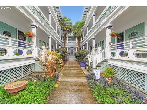 202-2127 Nw Irving St, Portland, OR, 97210-3276 | Card Image