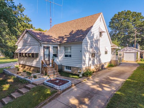 815 W Water St, Pontiac, IL, 61764-1642 | Card Image