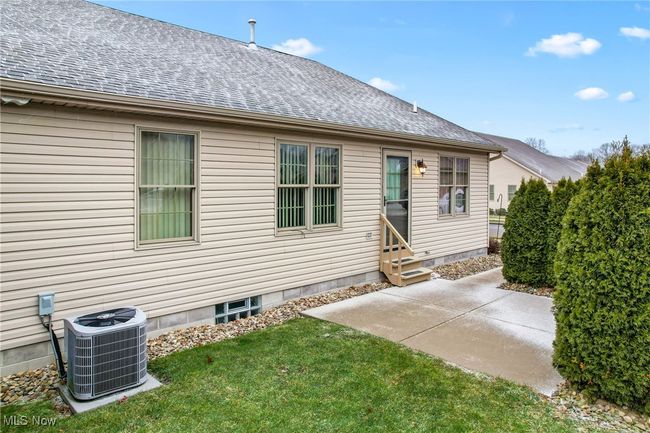 1089 Park Pl, Condo with 2 bedrooms, 2 bathrooms and null parking in Niles OH | Image 31