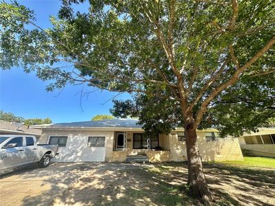 1114 Fair Avenue, House other with 3 bedrooms, 2 bathrooms and null parking in Gainesville TX | Image 1