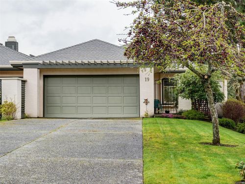 19-4360 Emily Carr Dr, Saanich, BC, V8X4Y4 | Card Image