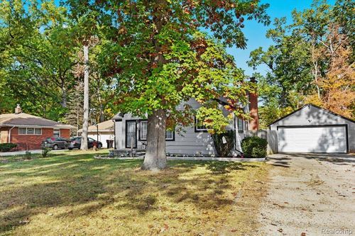 21130 8 1/2 Mile Rd, Southfield, MI, 48075-3807 | Card Image