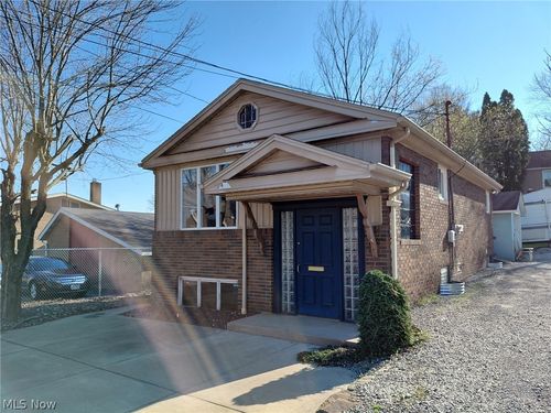211 N Main St, Hubbard, OH, 44425-1657 | Card Image