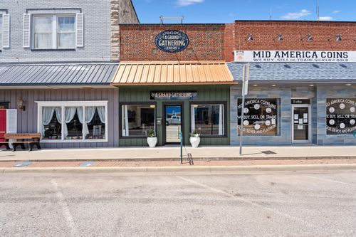 7 E 3rd St, Grove, OK, 74344-7034 | Card Image