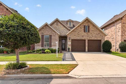 6820 Westbury Dr, North Richland Hills, TX, 76180-7049 | Card Image