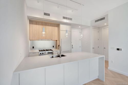 41st Avenue 41st Ave, Long Island City, NY, 11101 | Card Image