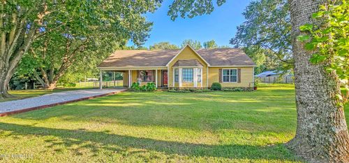 196 Nonconnah Dr, Byhalia, MS, 38611-8804 | Card Image