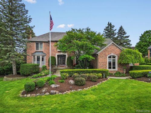 1552 Pebble Creek Dr, Rochester, MI, 48307-1765 | Card Image