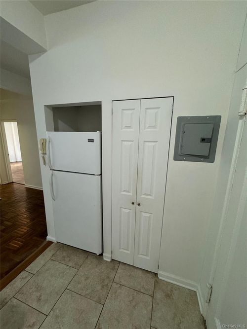 0d-59 Old Mamaroneck Rd, White Plains, NY, 10605-1901 | Card Image