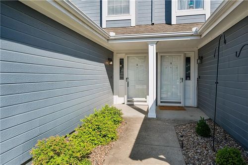 5542 Nw Moonlight Meadow Dr, Lee's Summit, MO, 64064-1283 | Card Image