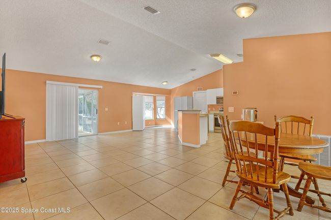 938 Jettie St Ne, House other with 3 bedrooms, 2 bathrooms and null parking in Palm Bay FL | Image 7