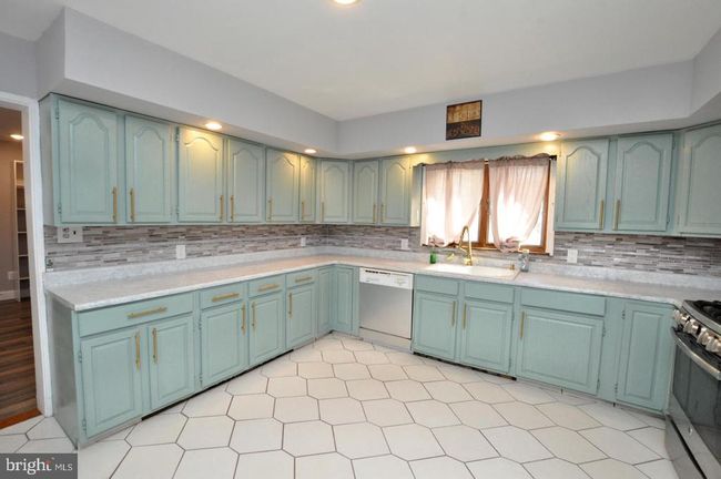 326 Mercer St, House other with 4 bedrooms, 2 bathrooms and null parking in GLOUCESTER CITY NJ | Image 10