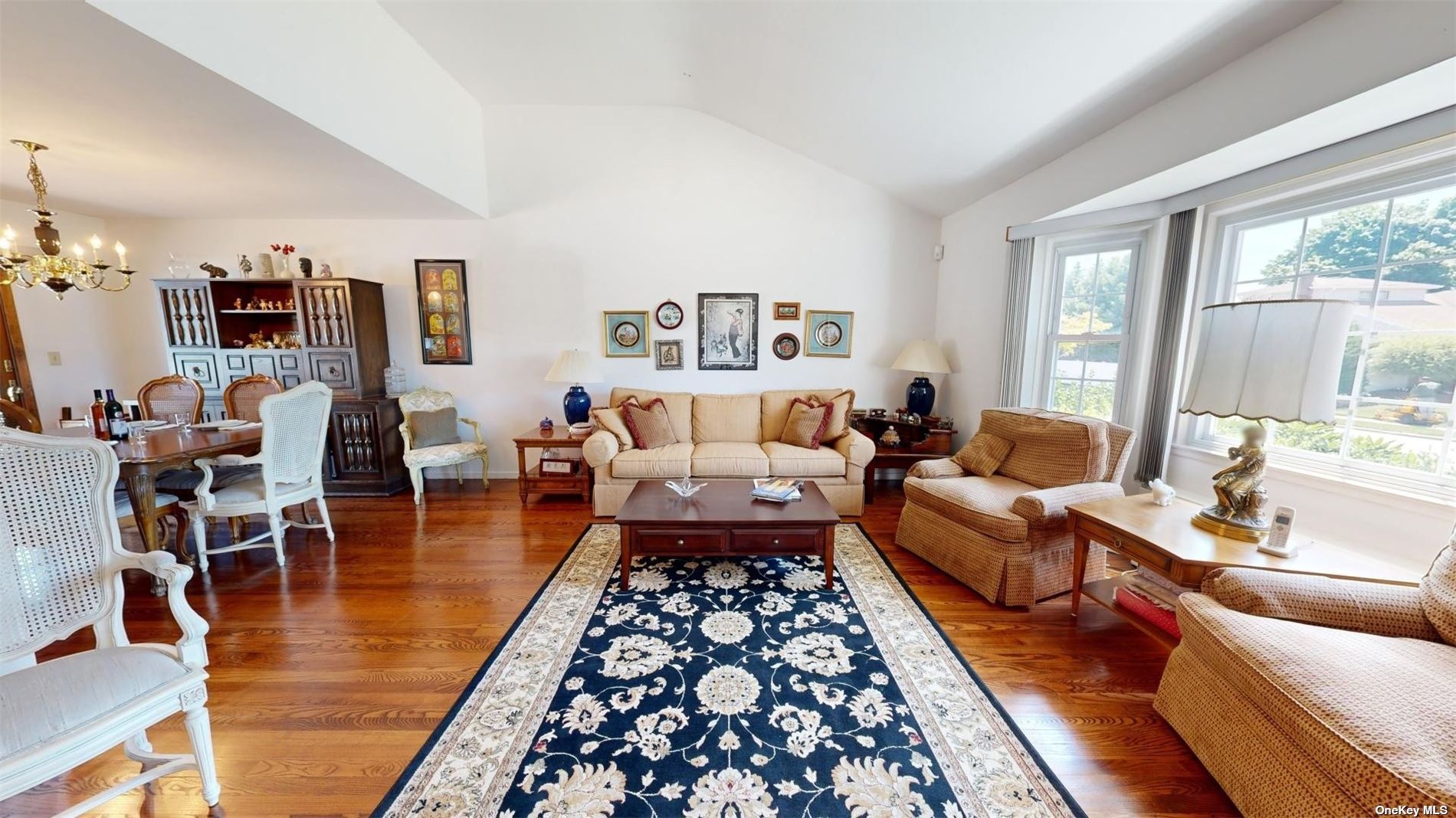 Lynn Ln, Wantagh, NY 11793