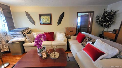 1 Lawrence Rd, Poughkeepsie, NY, 12601-2743 | Card Image